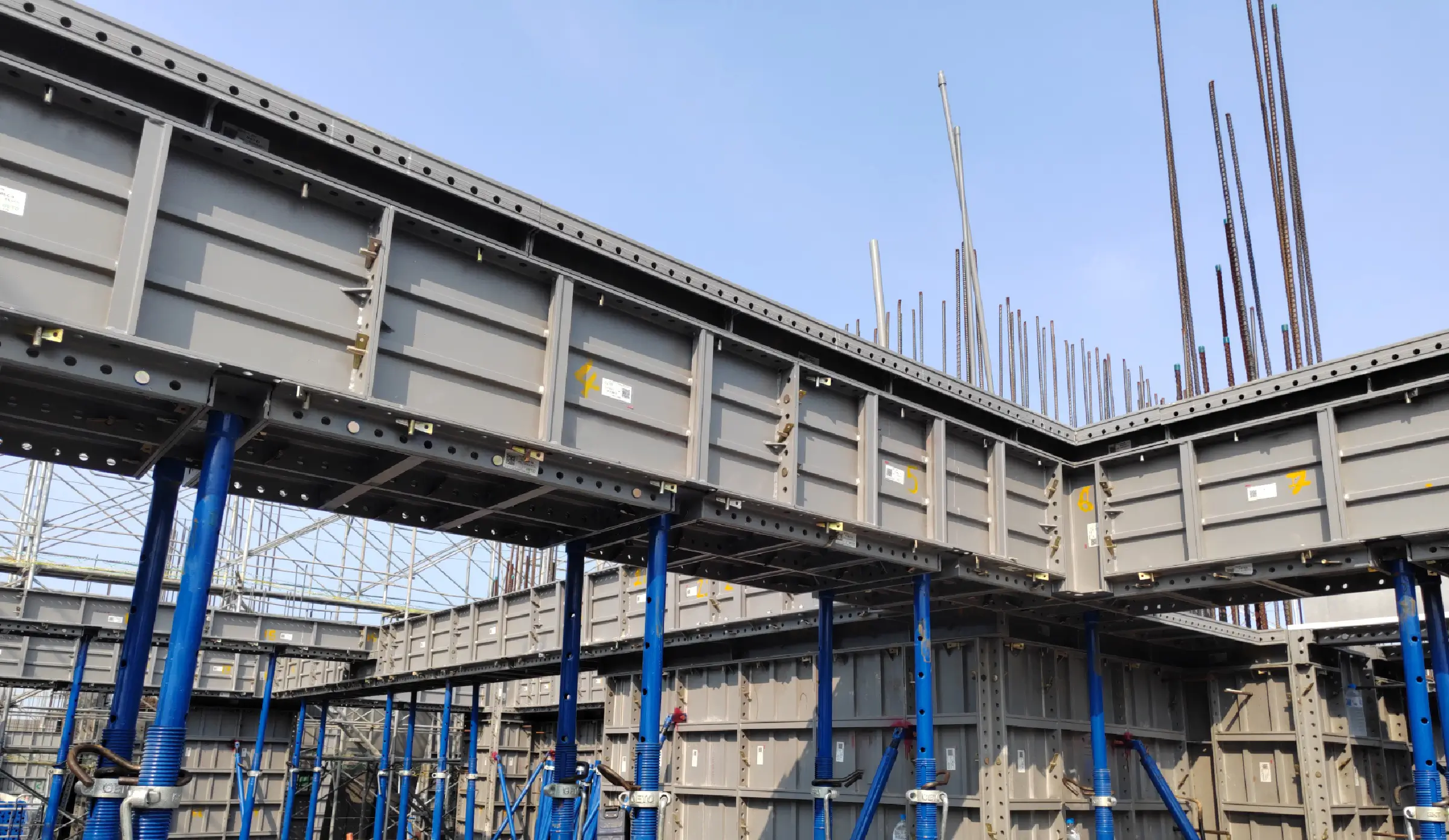 مكونات قوالب الألومنيوم